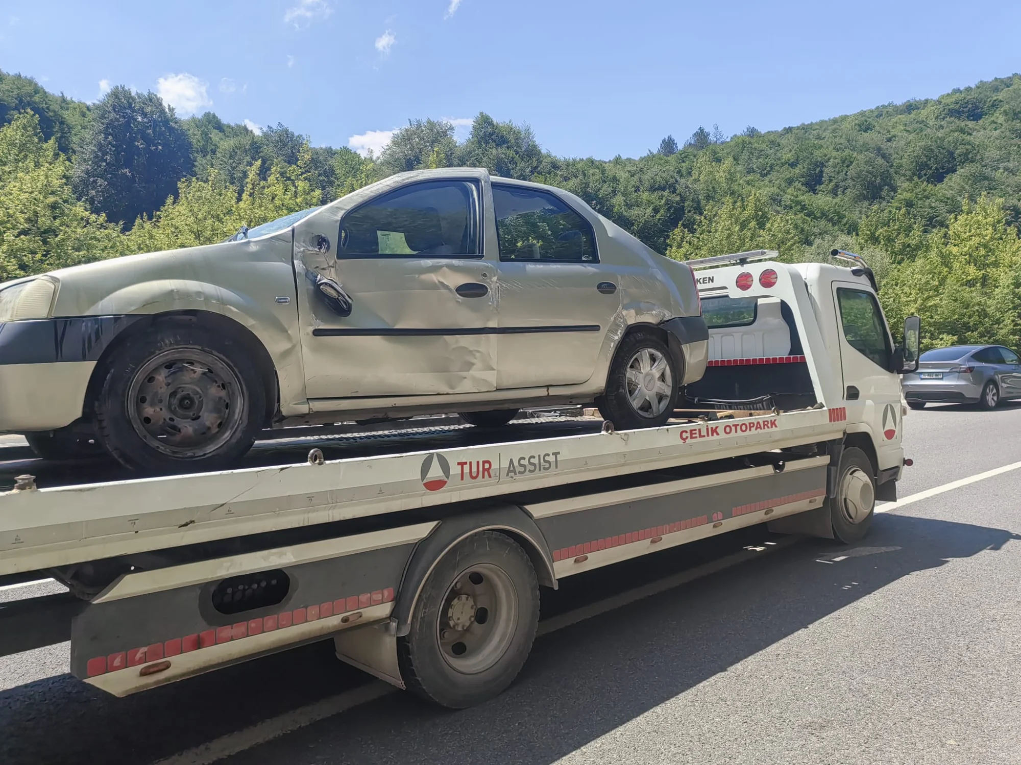 İnegöl'de can pazarı! 1'i çocuk 4 yaralı İnegöl'de can pazarı! 1'i çocuk 4 yaralı