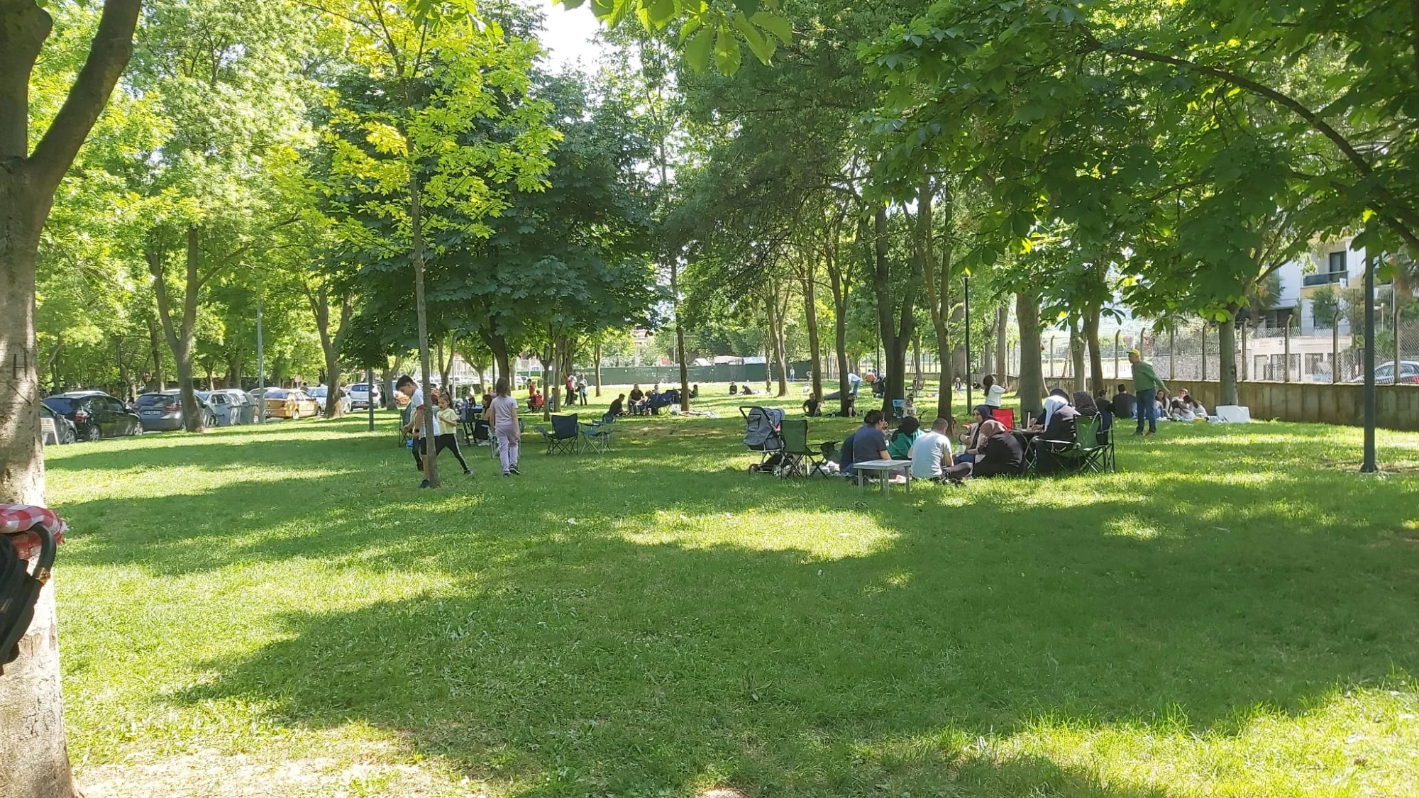 İnegöllüler Güneşi Görünce Parklara Koştu: Kültür Park Doldu Taştı İnegöllüler Güneşi Görünce Parklara Koştu: Kültür Park Doldu Taştı
