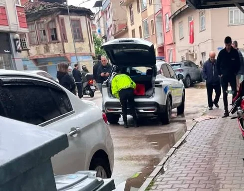 İnegöl’de Kontrolden Çıkan Araç Eve Çarptı