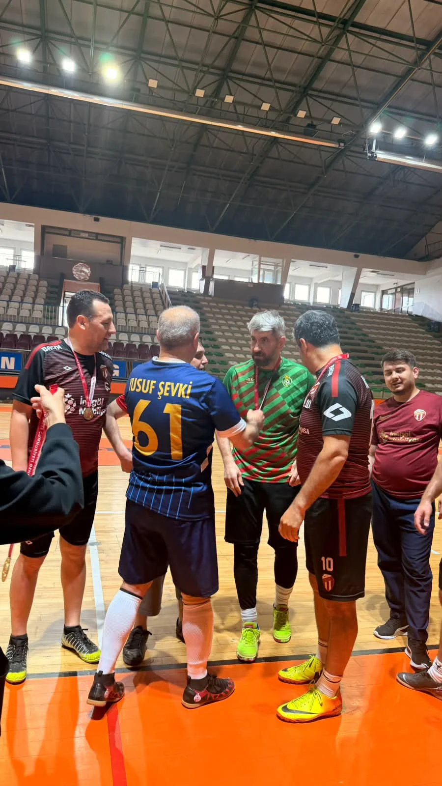 İnegöl'de yerel basın ve Spor Müdürlüğü karşı karşıya geldi İnegöl'de yerel basın ve Spor Müdürlüğü karşı karşıya geldi