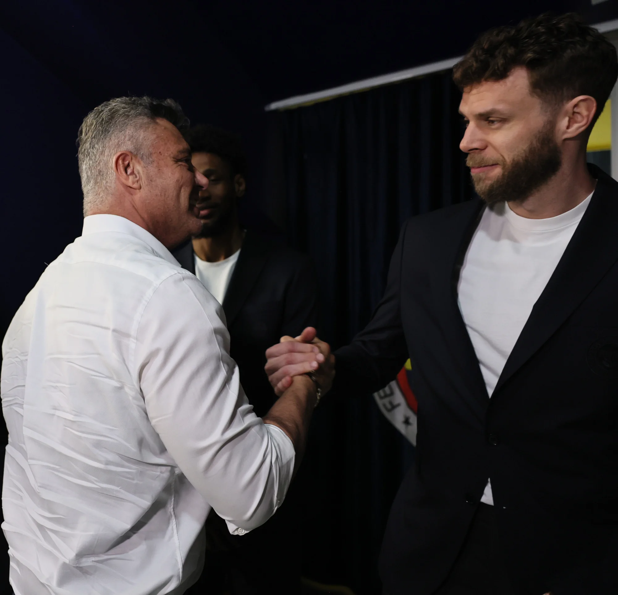 Sadettin Saran’dan Basketbol Takımına Final-Four Desteği Sadettin Saran’dan Basketbol Takımına Final-Four Desteği