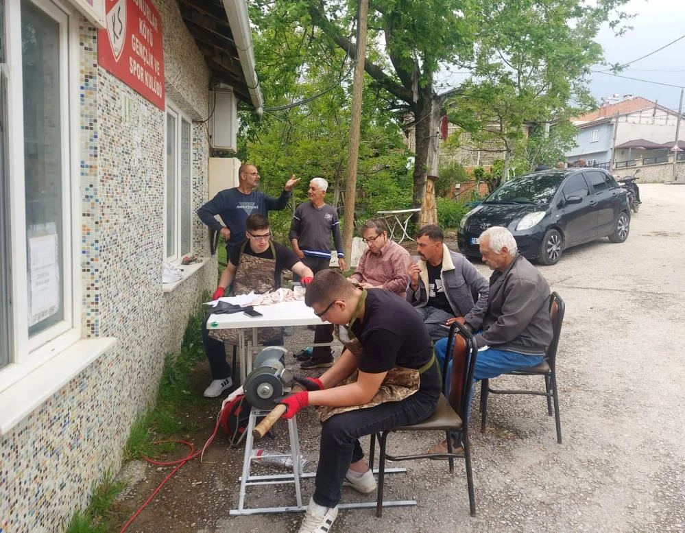 İnegöllü öğrencilerden bayram öncesi anlamlı hizmet İnegöllü öğrencilerden bayram öncesi anlamlı hizmet