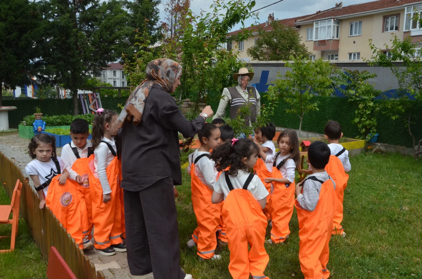 İnegöl’de Anaokulu Bahçesinde Hayat Dersi