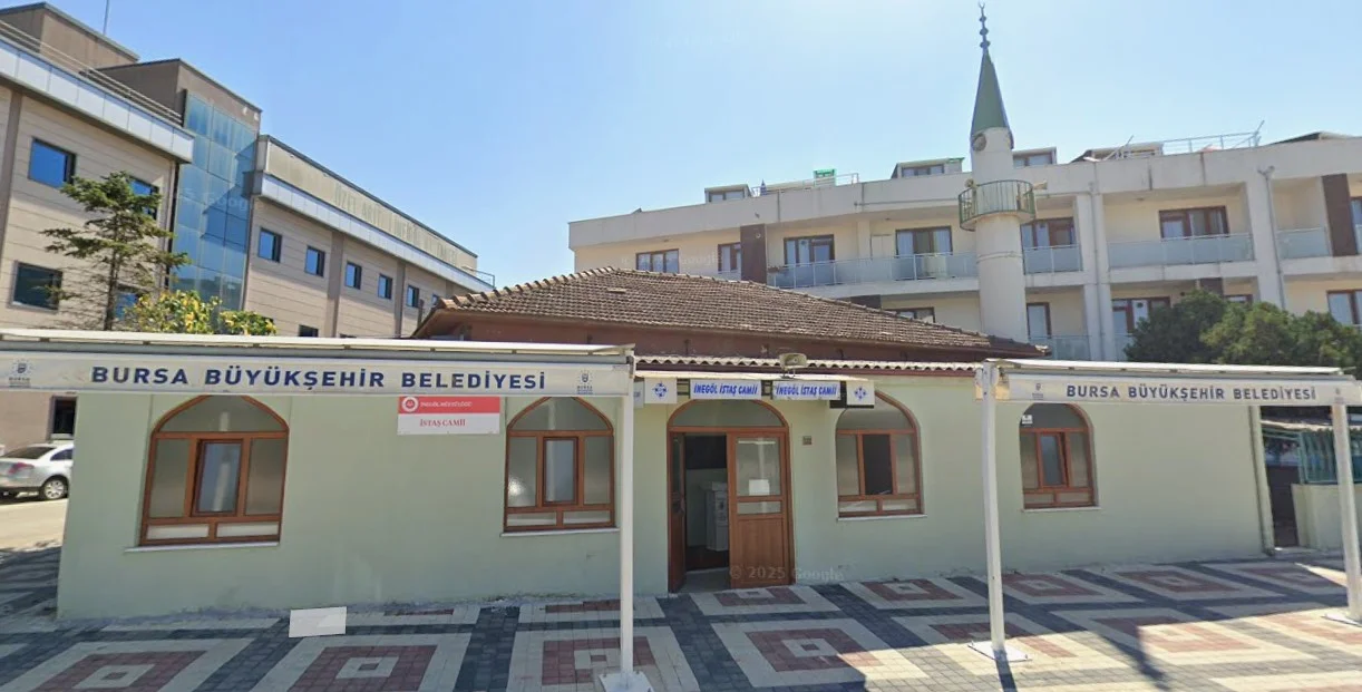 İnegöl’de Cuma Namazında İmam Krizi! Cemaat Başka Camilere Gitti