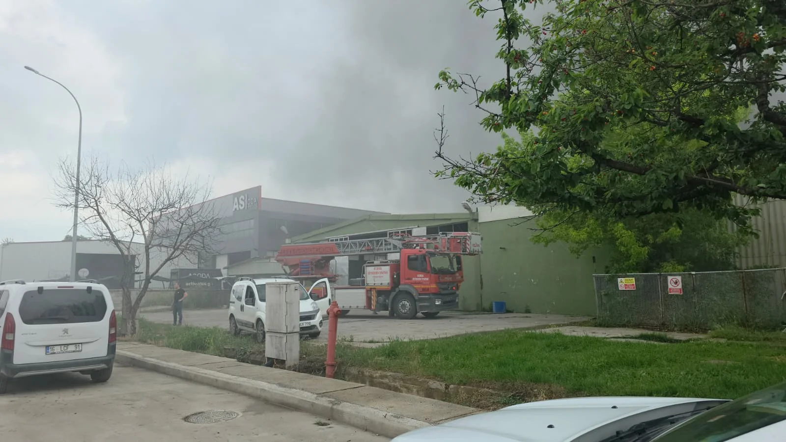 İnegöl OSB’de korkutan yangın! Müdahale sürüyor