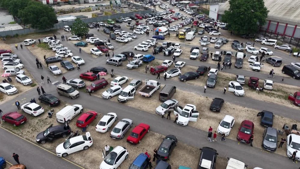 Bayram öncesi pazar doldu taştı!