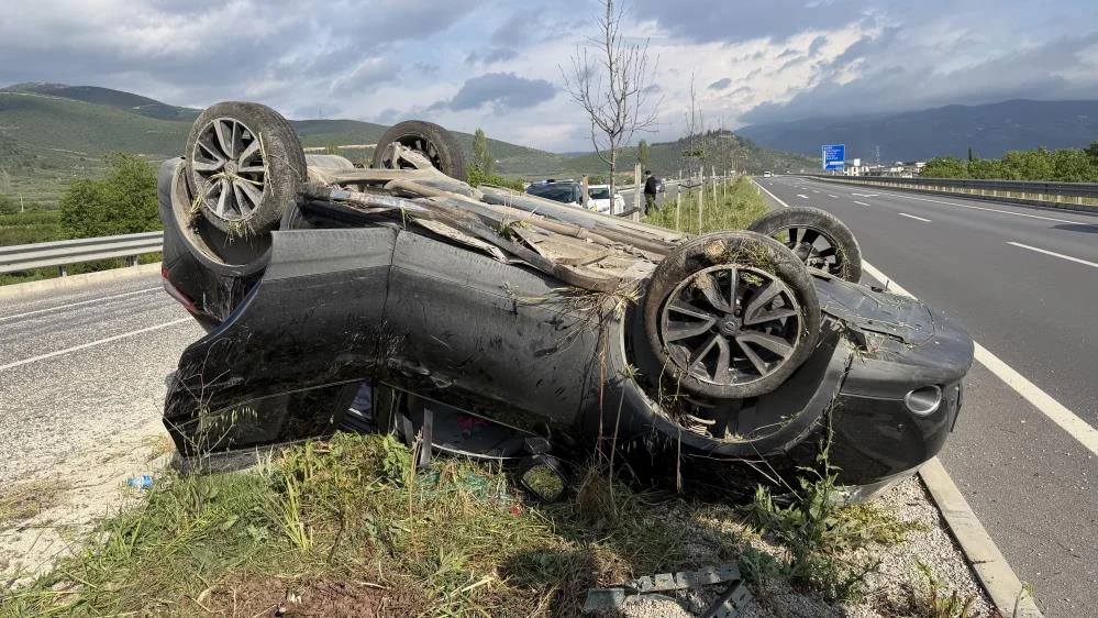 Yeni Çevreyolu’nda feci kaza! 3 yaralı