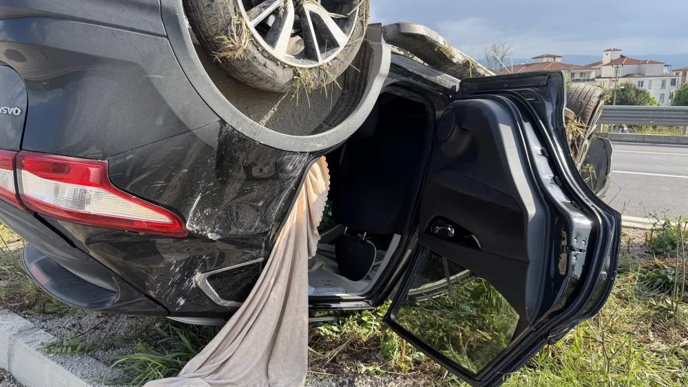 Yeni Çevreyolu’nda feci kaza! 3 yaralı Yeni Çevreyolu’nda feci kaza! 3 yaralı