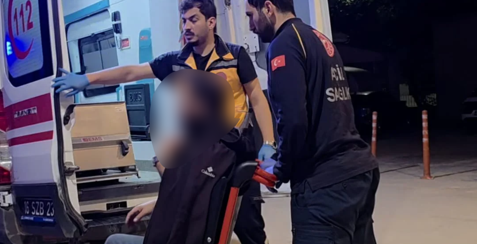 İnegöl'de taşıdığı koltuğun altında kaldı!