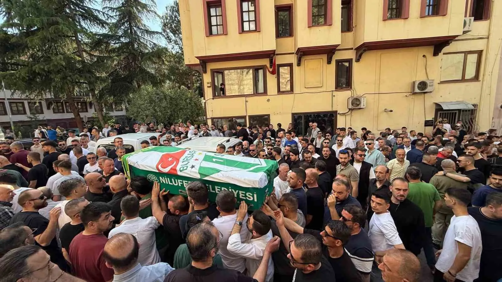 Bursaspor taraftarı Ertuğ Toker son yolculuğuna uğurladı