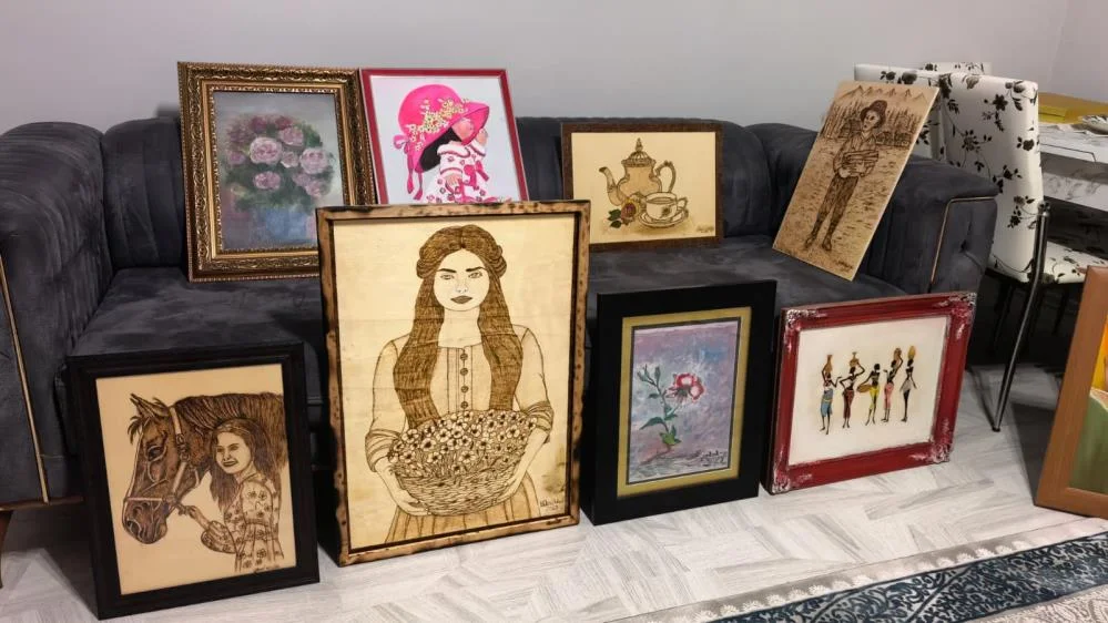 İnegöl’de güvenlik görevlisi 1000 tabloya imza attı