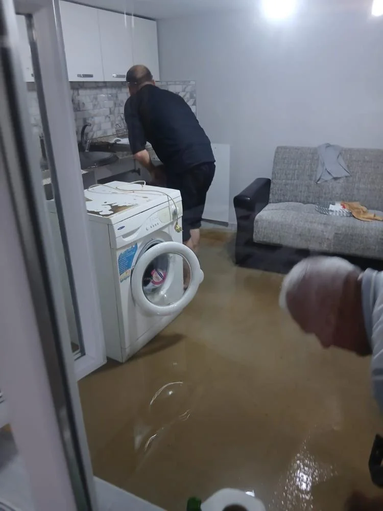 İnegöl’de Sağanak Kabusa Döndü! Evleri ve Sokakları Su Bastı