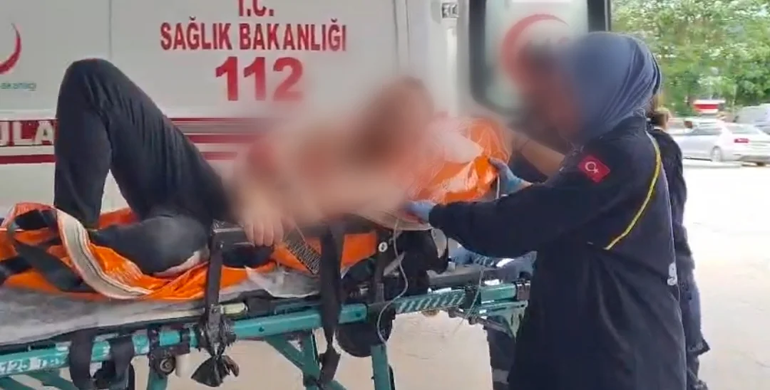 İnegöl'de bıçaklı kavga 1'i ağır 1'i polis 5 yaralı İnegöl'de bıçaklı kavga 1'i ağır 1'i polis 5 yaralı