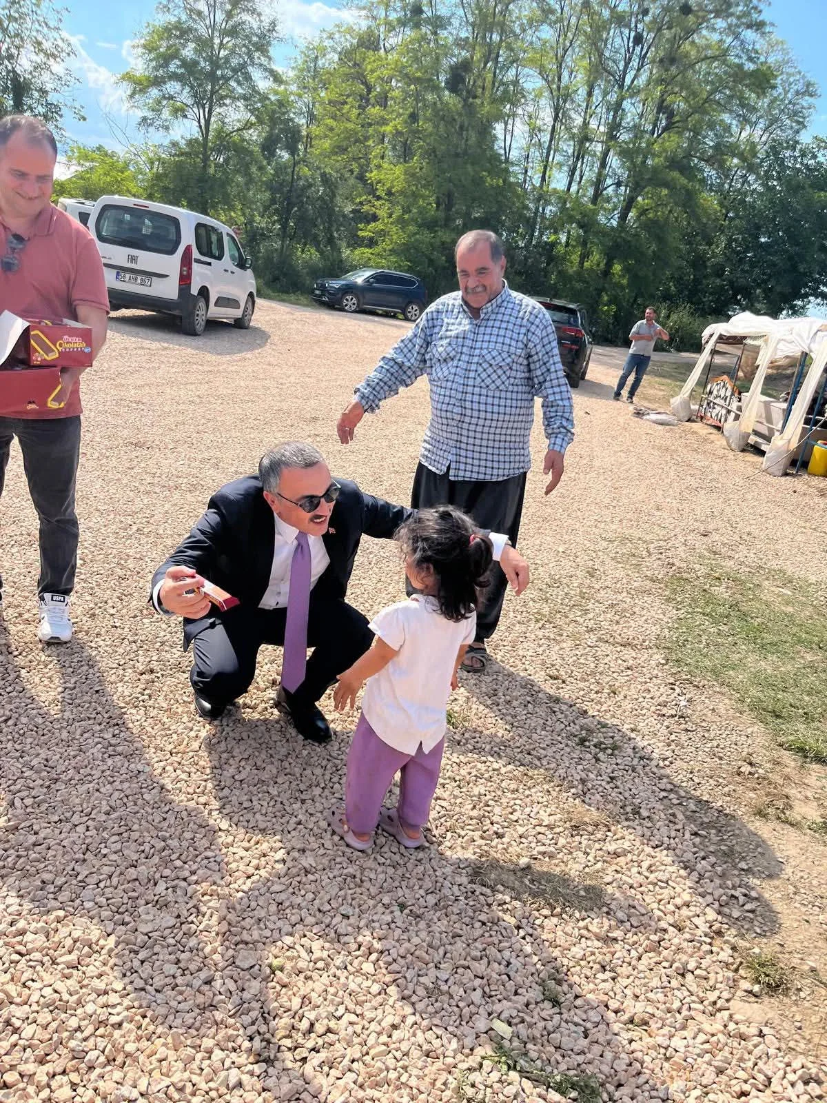 İnegöl Kaymakamı Arslan’dan mevsimlik tarım işçilerine ziyaret