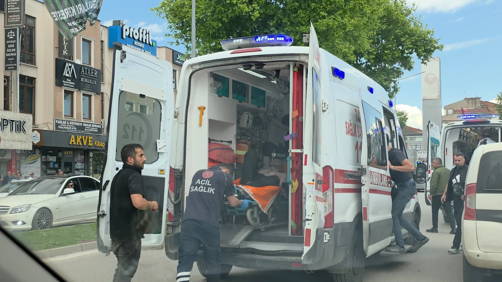 İnegöl'de yol verme tartışması bıçaklı kavgaya dönüştü: 2 tutuklu