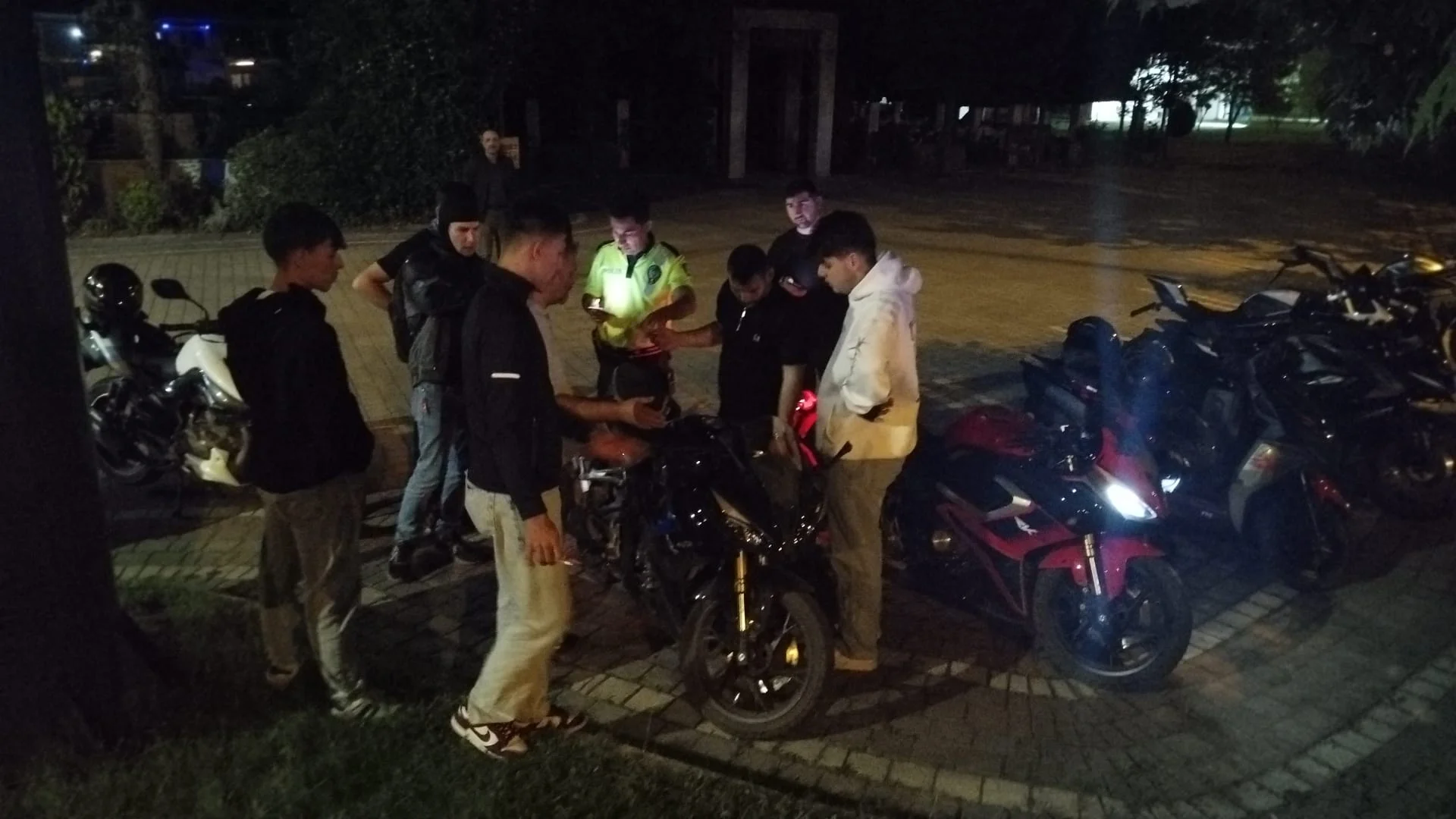 3 Motosiklet Birbirine Çarptı: 3 Yaralı