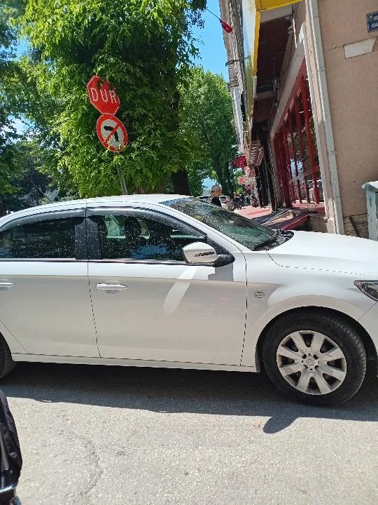 İnegöl’de sürücü ama trafik kurallarından bihaber! Yayaları çileden çıkardı