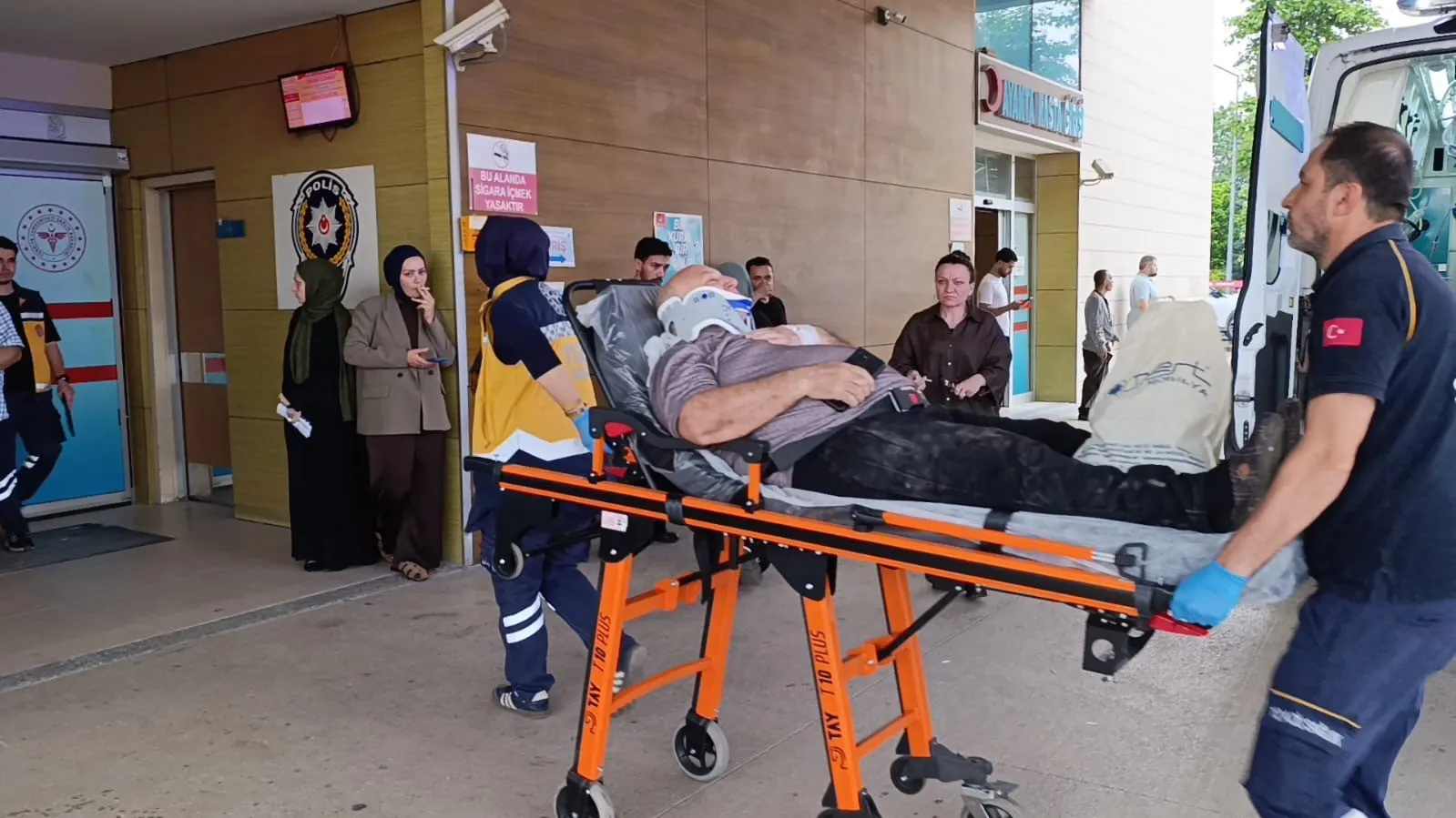Bursa’da devrilen kamyonun sürücüsü yaralandı