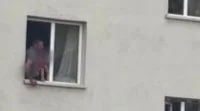 3 yaşındaki kızını bıçakla rehin aldı, sonu kanlı bitti!
