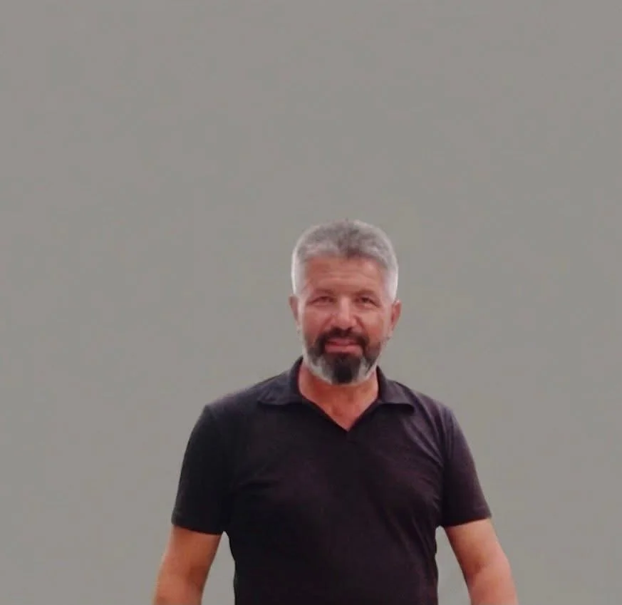 Oğlunu kurtardı, kendisi dalgalara yenildi