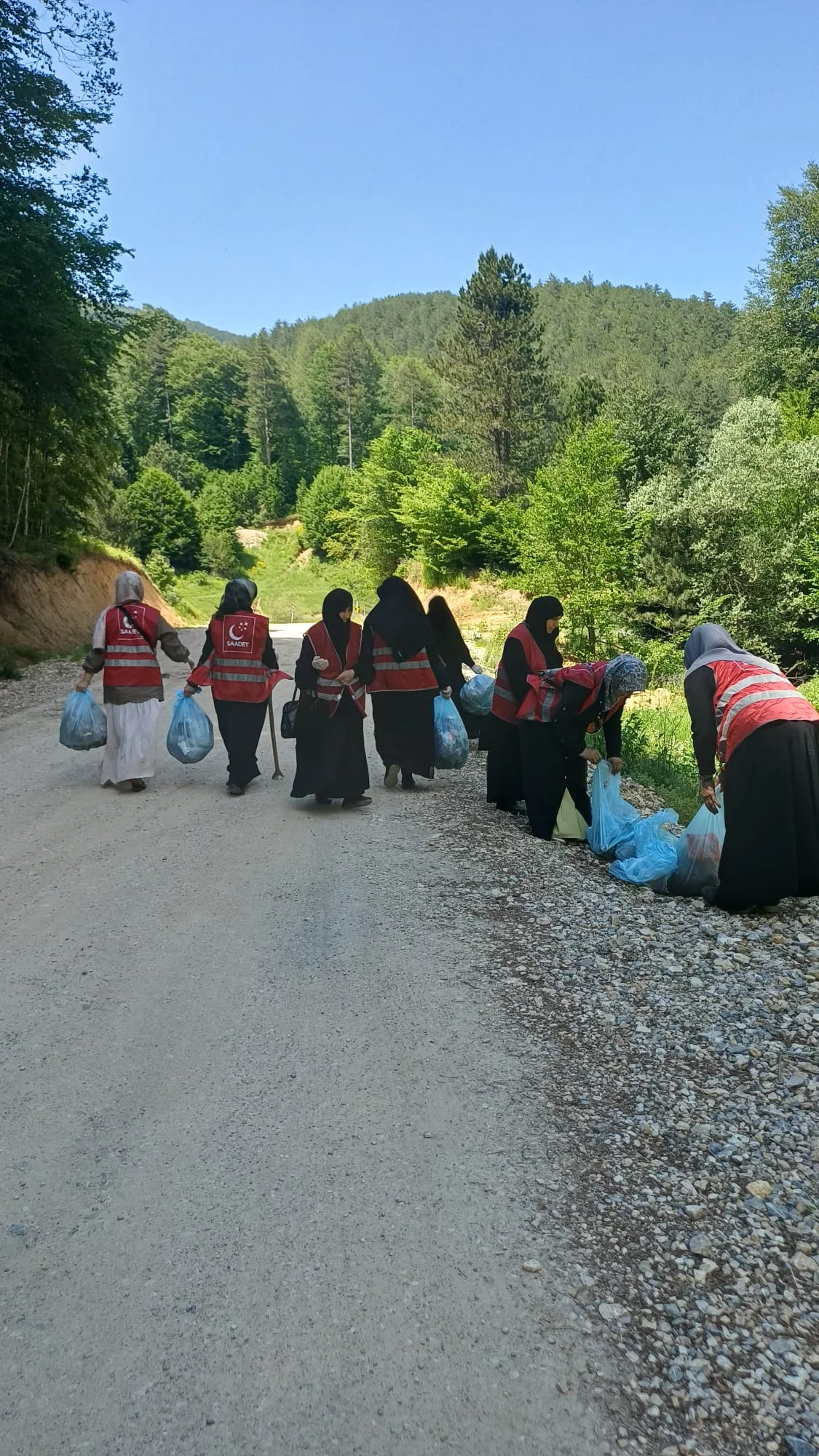 İnegöl kırsalına Saadet Partisi Kadın Kolları'ndan temiz dokunuş