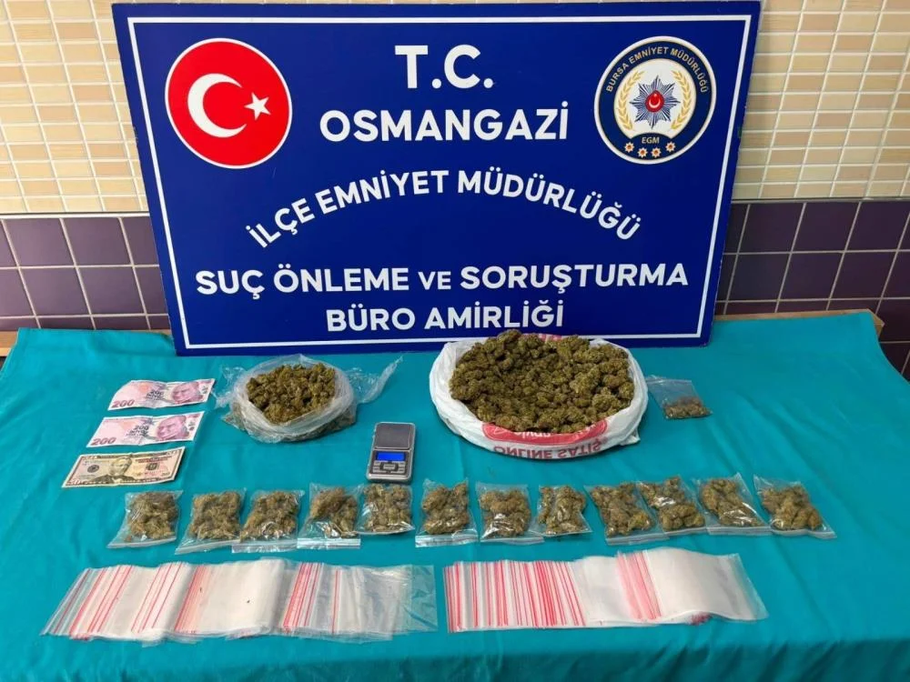 Dev operasyonda 4 şüpheli gözaltına alındı! Dev operasyonda 4 şüpheli gözaltına alındı!
