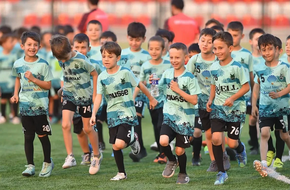 Kafkasspor Yaz Futbol Okulu için kayıtlar başladı Kafkasspor Yaz Futbol Okulu için kayıtlar başladı