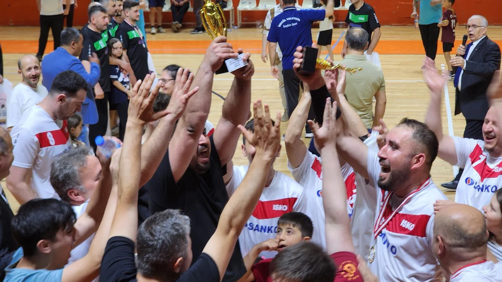İSKO’da Voleybol Heyecanı Sona Erdi! Şampiyon Belli Oldu
