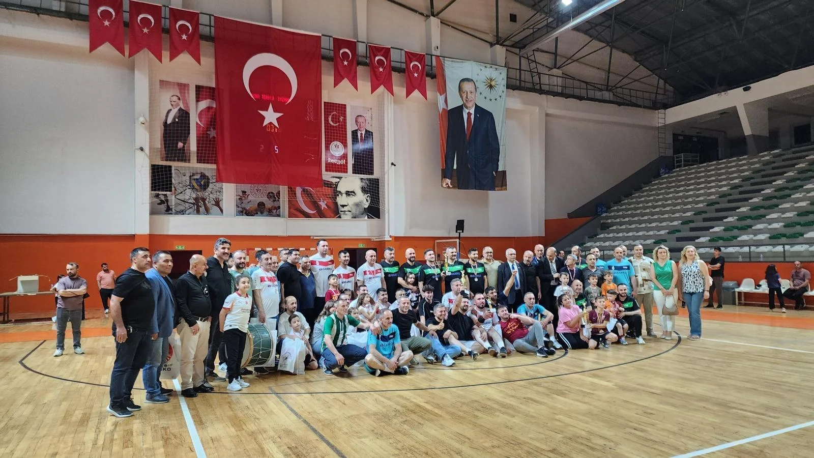 İSKO’da Voleybol Heyecanı Sona Erdi! Şampiyon Belli Oldu İSKO’da Voleybol Heyecanı Sona Erdi! Şampiyon Belli Oldu