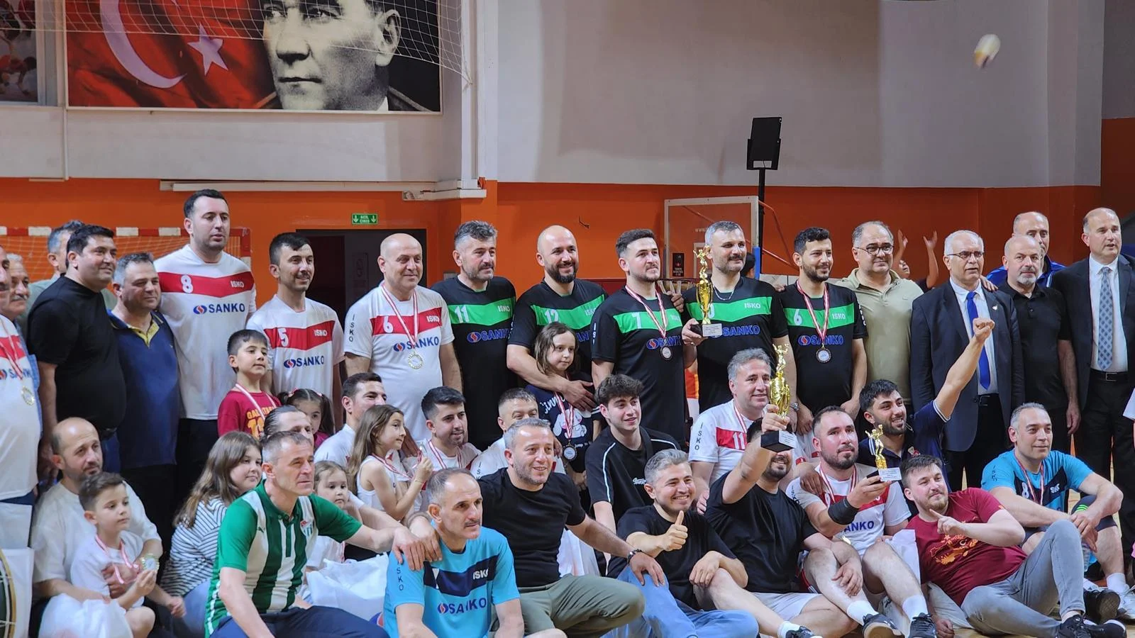 İSKO’da Voleybol Heyecanı Sona Erdi! Şampiyon Belli Oldu İSKO’da Voleybol Heyecanı Sona Erdi! Şampiyon Belli Oldu