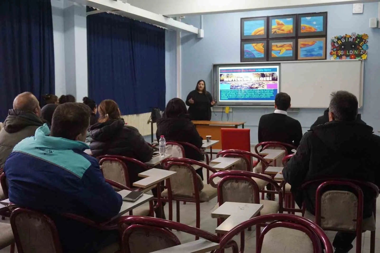 Okula sadece çocuklar değil veliler de gidecek