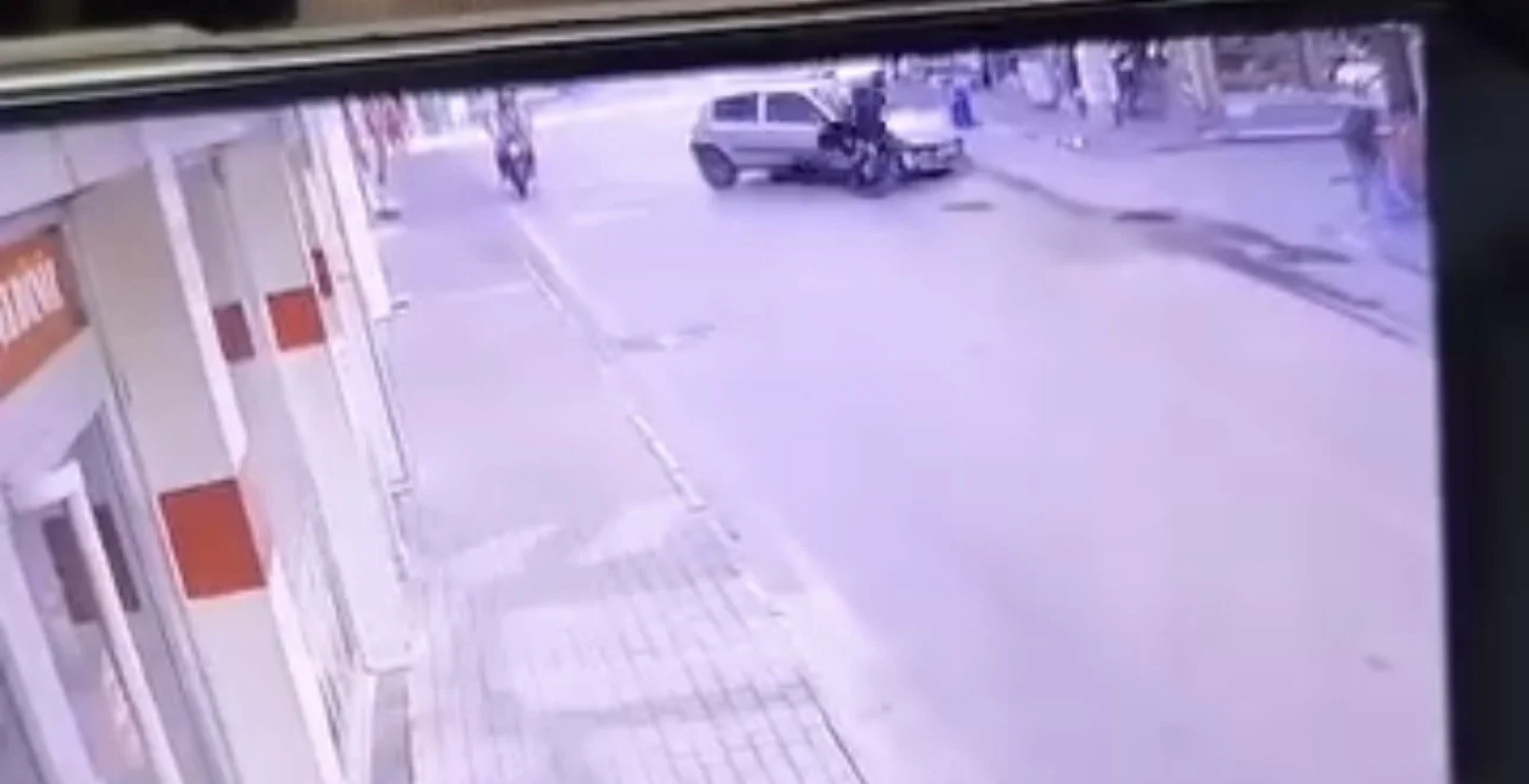 Yapay zeka sanılan kaza gerçek çıktı! Araca böyle yapıştı