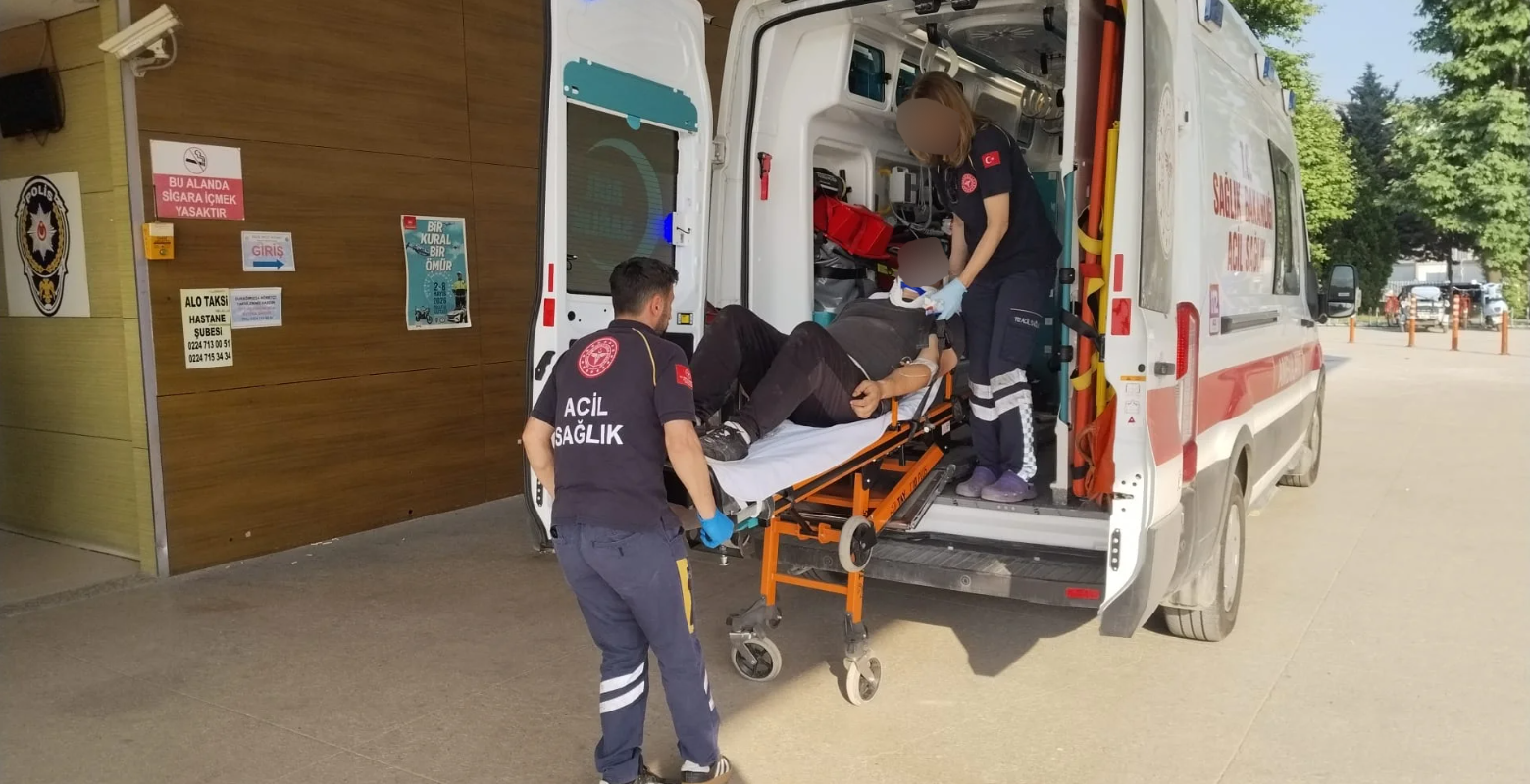İnegöl'de feci kaza! İşçi apar topar hastaneye kaldırıldı