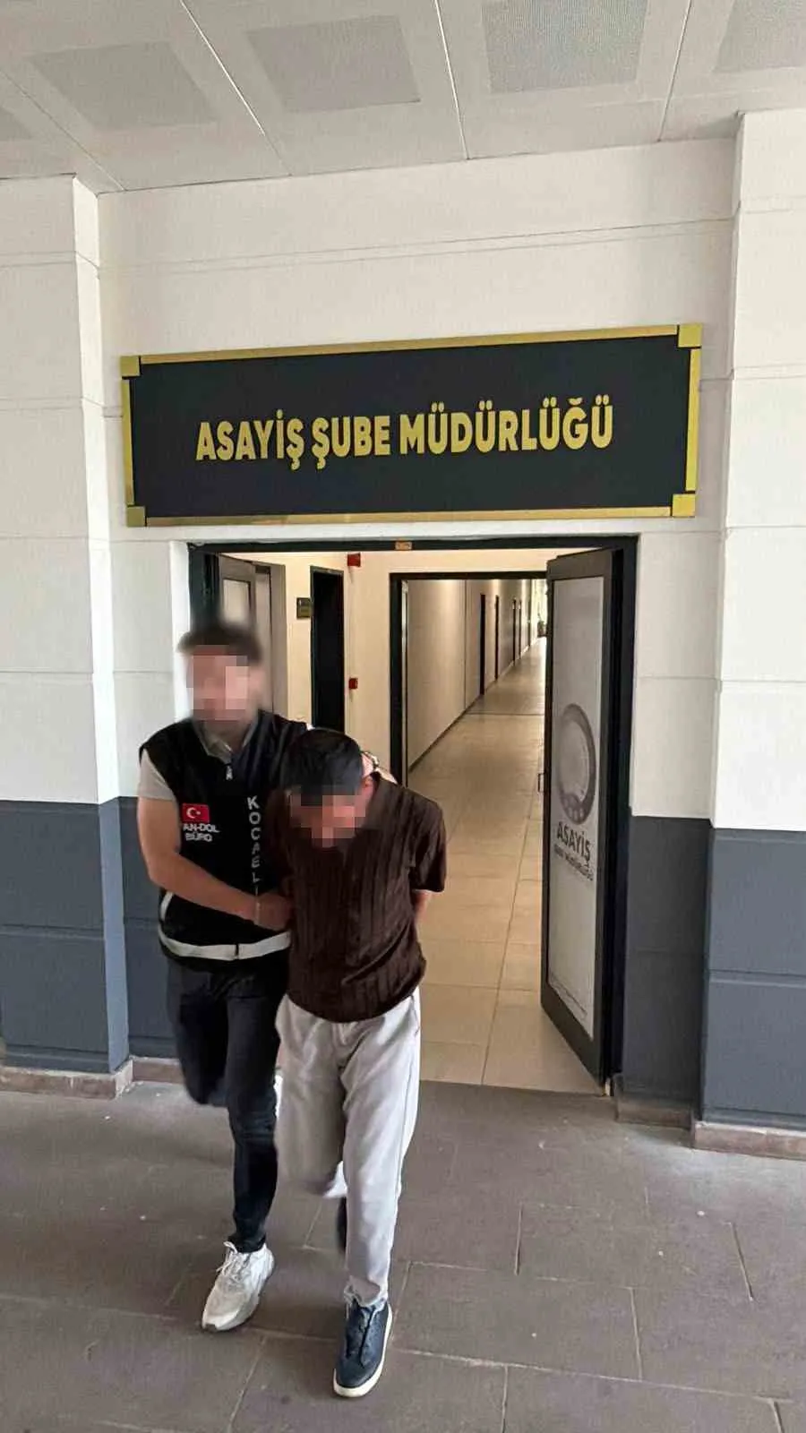 Sahte polis mağdurdan 500 gram altın ve 170 bin lira aldı