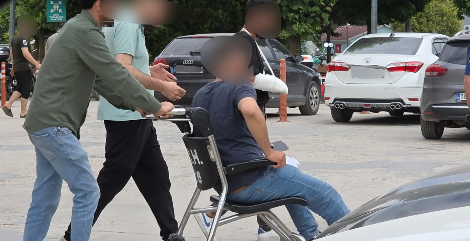 İnegöl'de çay bahçesinde ortalık karıştı! 2 kişi hastaneye kaldırıldı