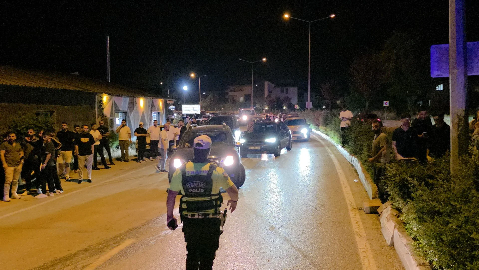 İnegöl’de Korkutan Kaza! Virajı Alamayan Otomobil Takla Attı