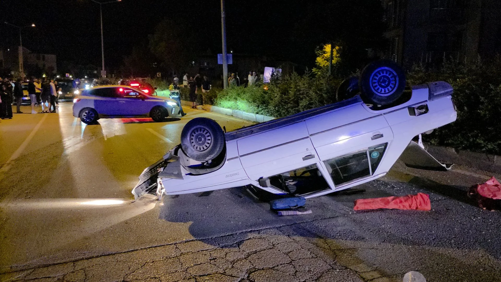 İnegöl’de Korkutan Kaza! Virajı Alamayan Otomobil Takla Attı İnegöl’de Korkutan Kaza! Virajı Alamayan Otomobil Takla Attı