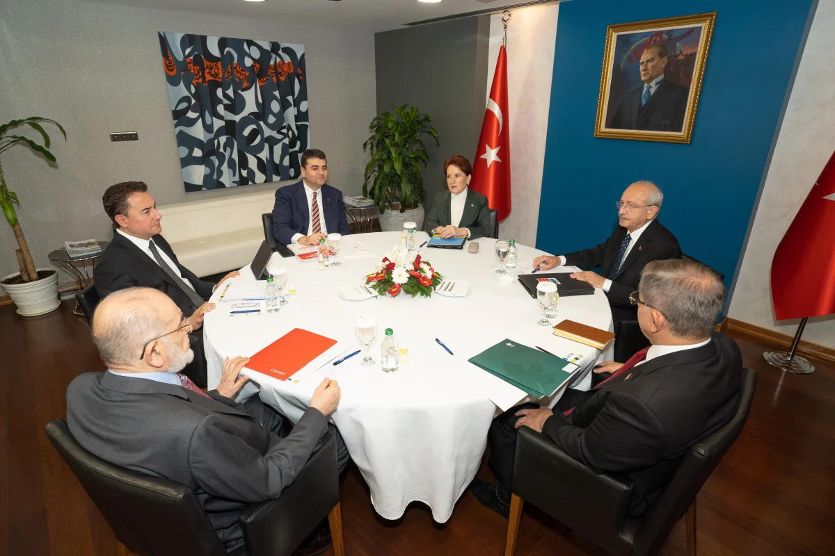 Kılıçdaroğlu CHP’de yeniden yapılanırken üç lideri sildi