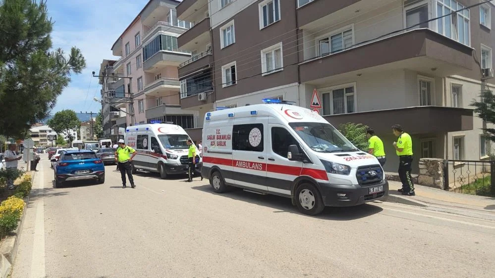 Otomobil bahçeye uçtu! 2 çocuk yaralandı