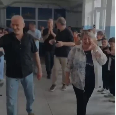 İnegöl'de onlarca yılın ardından 2 çınar aynı anda emekli oldu İnegöl'de onlarca yılın ardından 2 çınar aynı anda emekli oldu