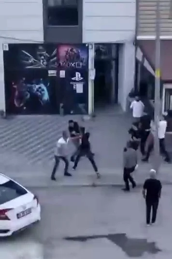 İnegöl'de Kemerli ve Istakalı Kavga Kamerada! İnegöl'de Kemerli ve Istakalı Kavga Kamerada!