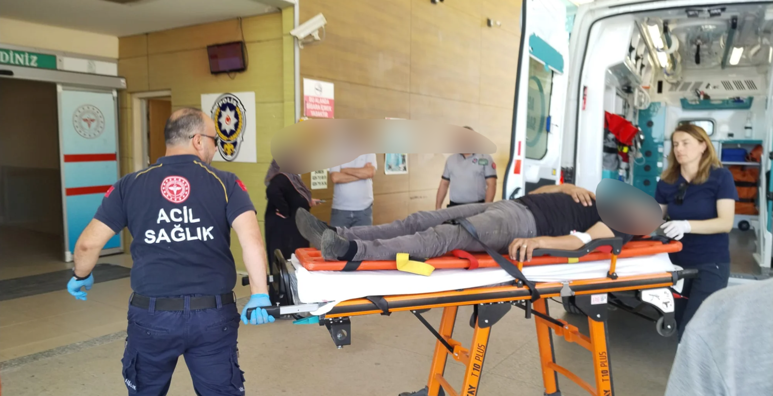 İnegöl'de pazarda feci kaza! Sürücü hastaneye kaldırıldı