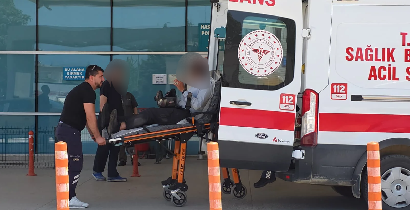 İnegöl'de yola dökülen mazot tehlike saçtı! Sürücü hastanede İnegöl'de yola dökülen mazot tehlike saçtı! Sürücü hastanede