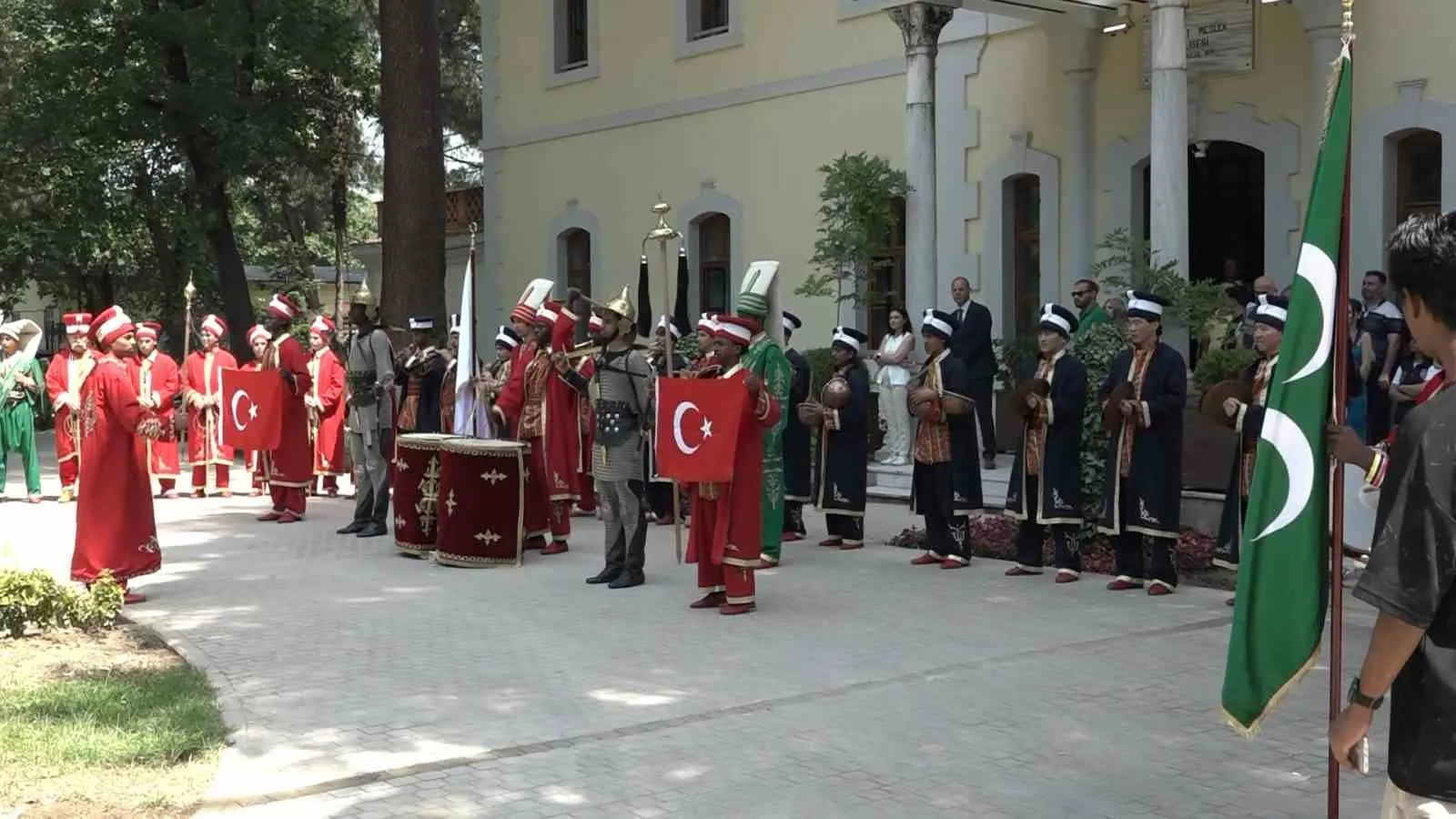 25 ülkeden öğrenciler aynı safta: Mehterle kültür köprüsü kurdular