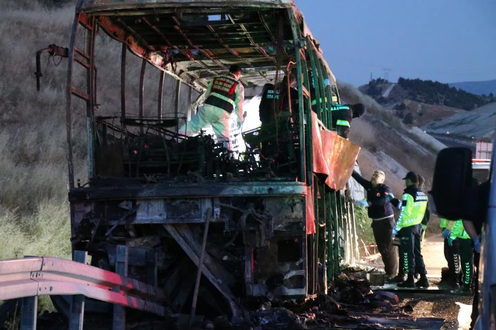 Yollar kan gölü! 776 ocağa ateş düştü