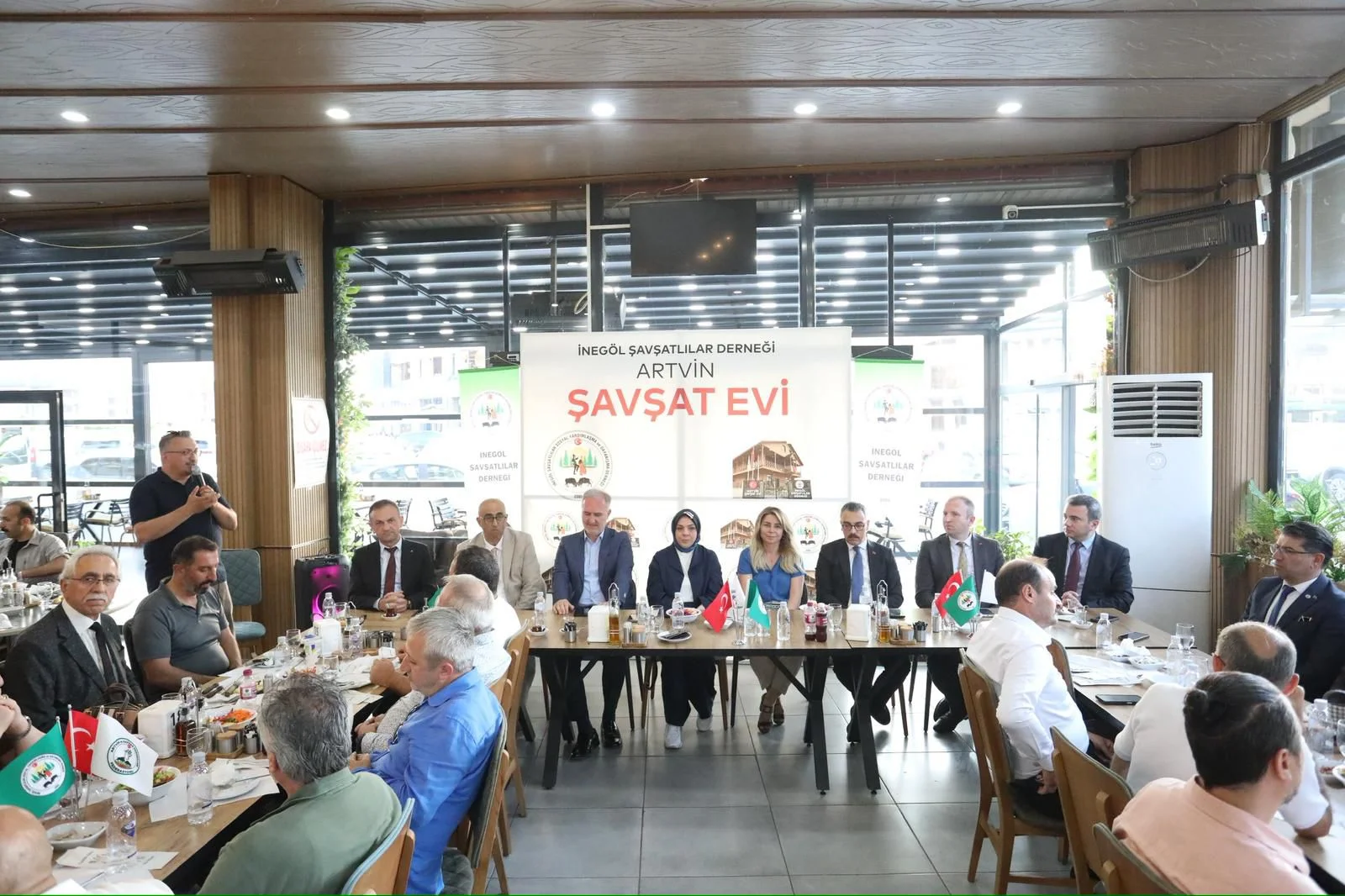 İnegöl Şavşatlılar Derneği'nden Kaymakam Eren Arslan'a Vefa Yemeği