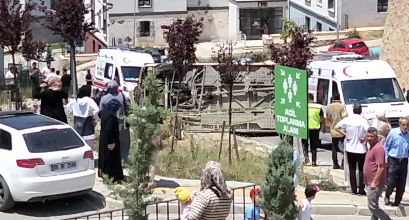 İnegöl'de feci kaza! Halk otobüsü devrildi