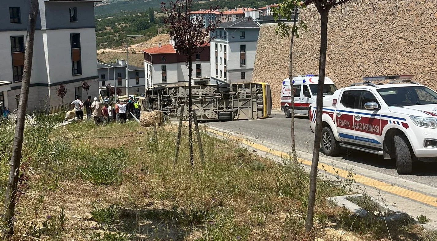 İnegöl'de feci kaza! Halk otobüsü devrildi