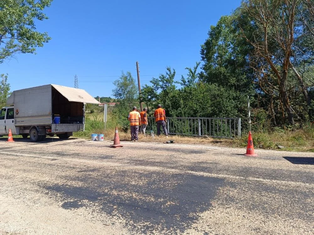 İnegöl yolunda tehlike saçıyordu! Karayolları'ndan kritik hamle