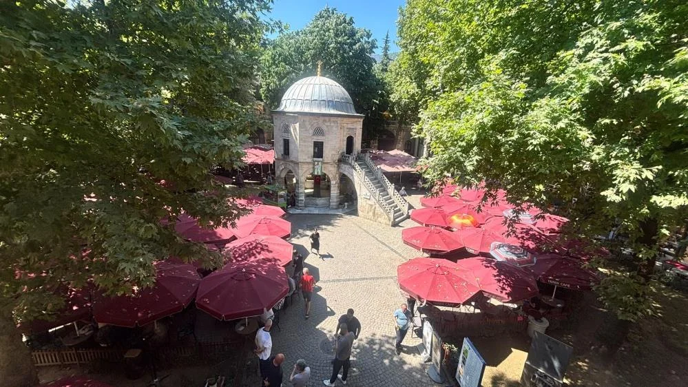 Bir açılıyor bir kapanıyor! 530 yıllık Kozahan'da esnaf nefes aldı
